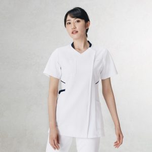 986 レディーススクラブジャケット 半袖 白衣 診察着  医療 介護  KAZEN カゼン 薬局衣 医療